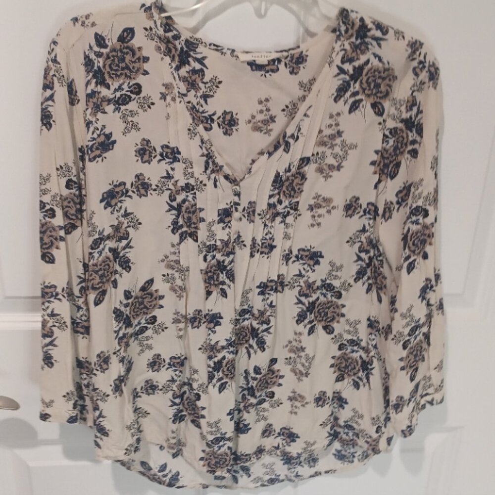 fun2fun flowery vneck neutral jersey lightweight feminine Creme top Size Medium